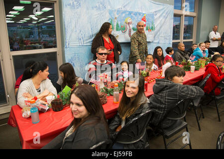 Le dîner de Noël pour les soldats américains blessés au Centre, Camp Pendleton, au nord de San Diego, Californie, USA Banque D'Images