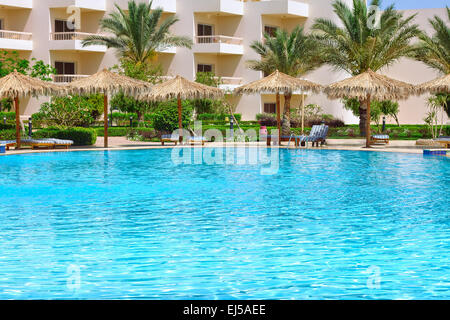 Piscine de plein air de luxe à resort Banque D'Images