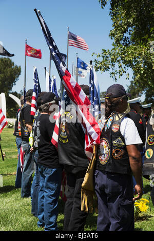 Les motocyclistes de la Garde patriote honneur tombé soldat américain, Zach PFC Suarez, 'honneur Mission" sur l'autoroute 23, route de service commémoratif, Westlake Village, Californie, USA Banque D'Images