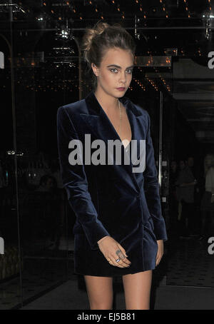 Cara Delevingne, Suki Waterhouse et Clara Paget profitez d'une soirée à Mayfair comprend : Cara Delevingne Où : London, Royaume-Uni Quand : 16 mai 2014 Banque D'Images