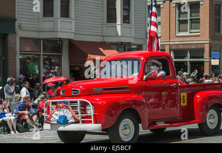 Un camion rouge et de cow-boy dans le 4 juillet, Independence Day Parade, Telluride, Colorado, USA Banque D'Images