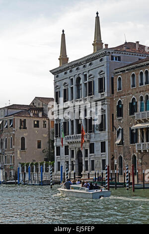 Vues générales de l'endroits à Venise où il est dit que l'acteur George Clooney et fiancée, Amal Alamuddin sont de se marier plus tard ce mois-ci comprend : Palazzo Papadopoli Où : Venise, Italie Quand : 15 mai 2014 Banque D'Images