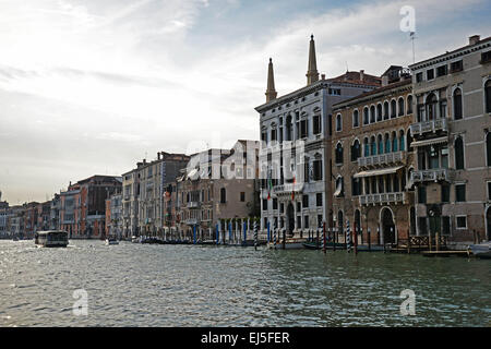 Vues générales de l'endroits à Venise où il est dit que l'acteur George Clooney et fiancée, Amal Alamuddin sont de se marier plus tard ce mois-ci comprend : Palazzo Papadopoli Où : Venise, Italie Quand : 15 mai 2014 Banque D'Images