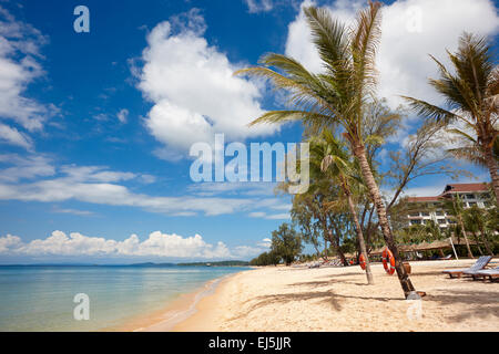 Plage de sable propre à Vinpearl Resort, Phu Quoc Island, Vietnam. Banque D'Images