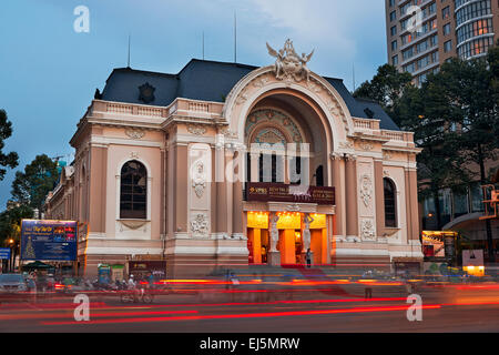 Théâtre Municipal (Saigon) au crépuscule. Ho Chi Minh Ville, Vietnam. Banque D'Images