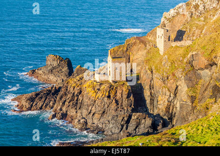 Le moteur d'pearced maisons sur les falaises à Botallack sur près de St Just Cornwall England UK Europe Banque D'Images