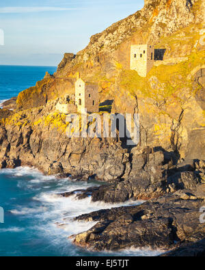 Le moteur d'pearced maisons sur les falaises à Botallack sur près de St Just Cornwall England UK Europe Banque D'Images