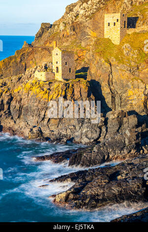 Le moteur d'pearced maisons sur les falaises à Botallack sur près de St Just Cornwall England UK Europe Banque D'Images