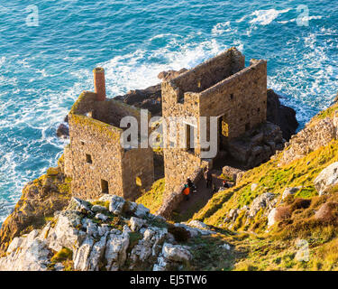 Le moteur d'pearced maisons sur les falaises à Botallack sur près de St Just Cornwall England UK Europe Banque D'Images