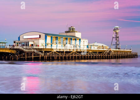 La jetée de Bournemouth au coucher du soleil de la plage Dorset England UK Europe Banque D'Images