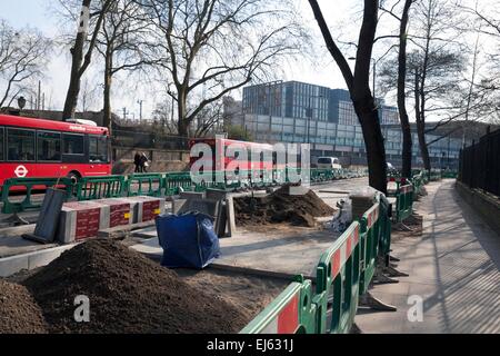 14 mars 2015 TFL est la construction de l'axe nord-sud location super highway dans le cadre du Plan de modernisation de la route (Midland Road) Banque D'Images