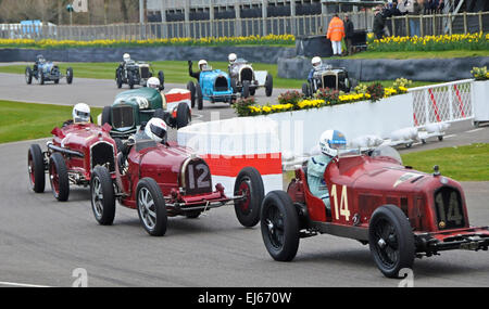 Parmi les millions de livres de légendes de l'automobile en passant par l'épreuve à la 73ème réunion du membre à Goodwood les 21 et 22 mars 2015 dans la région de Sussex ont été une belle collection de Bugatti vintage. Banque D'Images