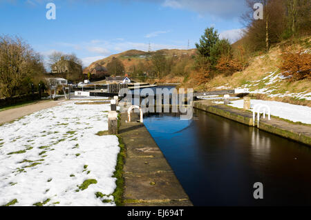 38 Verrou de blocage, Royal Oak, sur le canal, près de Rochdale Littleborough, Rochdale, Greater Manchester, Angleterre, RU Banque D'Images