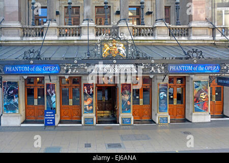 Entrées multiples au Her Majesty's Theatre qui accueille la production Andrew Lloyd Webber de Phantom of the Opera Haymarket West End Londres Angleterre Royaume-Uni Banque D'Images