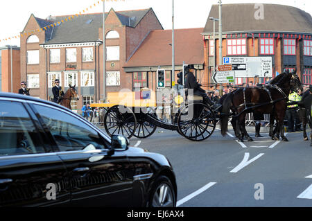 Leicester, Royaume-Uni. 22 mars, 2015. Cortège Reinterment King Richard 111 arrive à l'église St Nicholas pour réparation avant de permanents au St Martins cathédrale de Leicester. Credit : IFIMAGE/Alamy Live News Banque D'Images