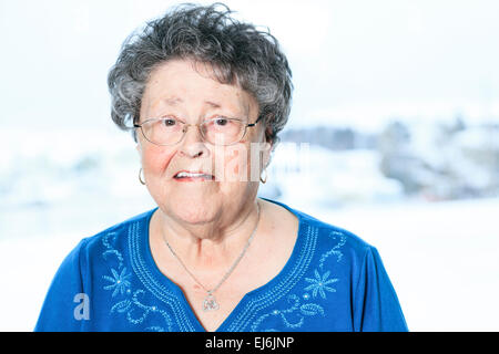 Un portrait d'un senior de 90 ans est en vacances Banque D'Images Un portrait d'un senior de 90 ans est en vacances Banque D'Images