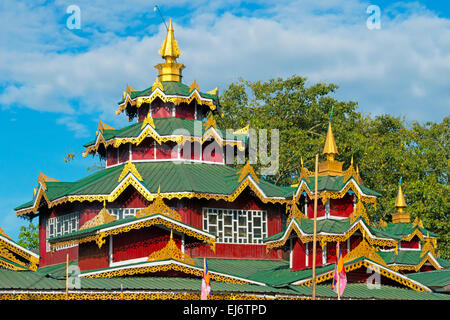 Théâtre dans un style architectural traditionnel, Sittwe, l'État de Rakhine, au Myanmar Banque D'Images