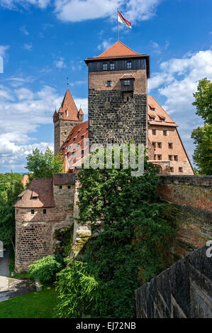 Tour Luginsland, Fünfeckturm, cinq coins tower, écuries impériales à l'auberge de jeunesse, Kaiserburg, Château impérial, Nuremberg Banque D'Images