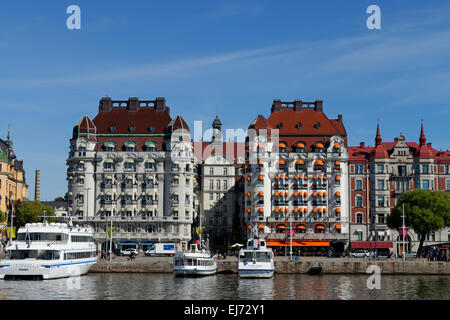 Maisons au bord de la promenade de Nybroviken, Strandvägen, Östermalm, Stockholm, Suède Banque D'Images