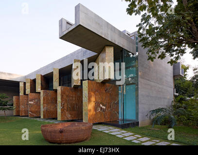 Chambre avec murs, Ahmedabad, Inde. Architecte : Matharoo Associates, 2015. Banque D'Images