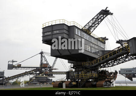 Coal digger est dans une exploitation minière désaffectée Banque D'Images