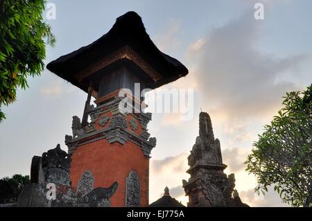 Peu de culte hindou à Ubud, Bali, Indonésie Banque D'Images