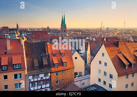 Nuremberg. Image de centre-ville historique de Nuremberg, Allemagne au coucher du soleil. Banque D'Images