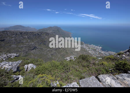 Vue de Camps Bay et environs à partir de la Table Mountain, Cape Town, Afrique du Sud Banque D'Images