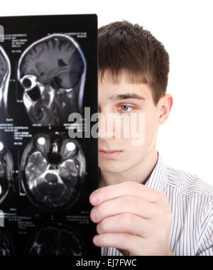 Jeune homme avec tomographie Banque D'Images