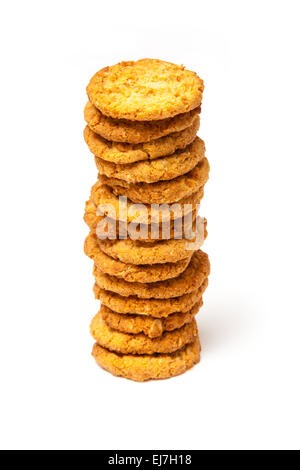 Biscuits du corps d'armée australien et néo-zélandais (ANZAC) isolés sur fond blanc. Ils sont un biscuit sucré populaire en Australie. Banque D'Images