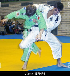 Les deux judokas dans la lutte Witten, Allemagne Banque D'Images