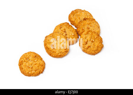 Biscuits du corps d'armée australien et néo-zélandais (ANZAC) isolés sur fond blanc. Ils sont un biscuit sucré populaire en Australie. Banque D'Images