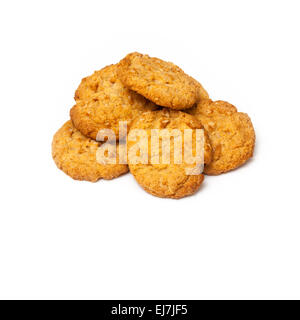 Australian and New Zealand Army Corps (anzac) biscuits isolé sur un fond blanc. Il s'agit d'un biscuit sucré populaire en aust Banque D'Images