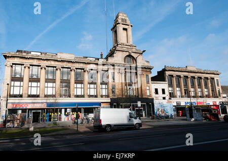 L'écart Spiegelhalter dans le Mile End Road. Voir la description pour plus de détails. Banque D'Images