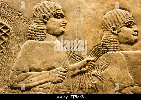Détail de l'Assyrien secours sculpté de chasseurs. Datant de c645-635 BC. À l'origine dans la salle R de l'Palace, Ninive. Banque D'Images