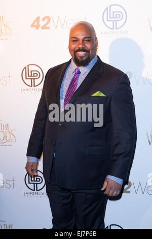 New York, NY, USA. Mar 22, 2015. James Monroe Iglehart aux arrivées pour Disney célèbre dans le bois avec la version à domicile anniversaire hommage à Stephen Sondheim, 42à l'ouest de nuit, New York, NY 22 Mars, 2015. Credit : Abel Fermin/Everett Collection/Alamy Live News Banque D'Images