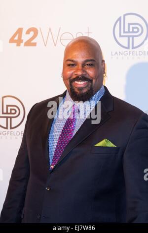 New York, NY, USA. Mar 22, 2015. James Monroe Iglehart aux arrivées pour Disney célèbre dans le bois avec la version à domicile anniversaire hommage à Stephen Sondheim, 42à l'ouest de nuit, New York, NY 22 Mars, 2015. Credit : Abel Fermin/Everett Collection/Alamy Live News Banque D'Images