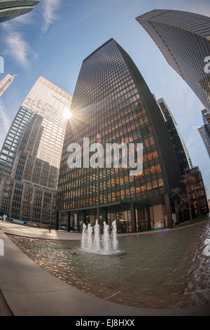 La post-modernité Seagram Building à New York, à la Maison des Quatre Saisons restaurant le vendredi 13 mars, 2015. Le restaurant est célèbre envisagerait de passer de son long-temps accueil à proximité. Le restaurant l'bail expire en 2016 et il a été à cet endroit, son original, depuis 1959. (© Richard B. Levine) Banque D'Images