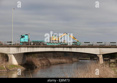 Un appel d'un camion de l'usine de voitures voyager dans les Midlands au Royaume-Uni. Banque D'Images