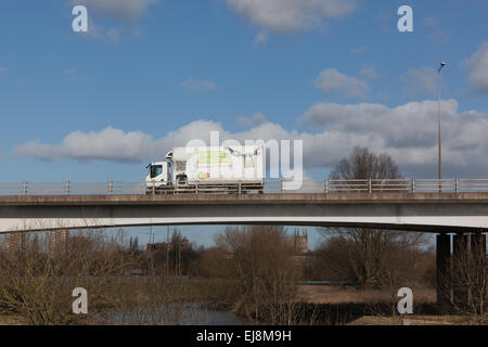 Camion de déchiquetage sécurisé voyager dans les Midlands au Royaume-Uni. Exploité par la société SITA. Banque D'Images