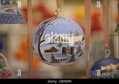 Noël en verre ballon avec la peinture décorative Banque D'Images