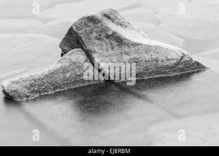 Les pierres dans un lac, montagne Kebnekaise, Laponie Banque D'Images