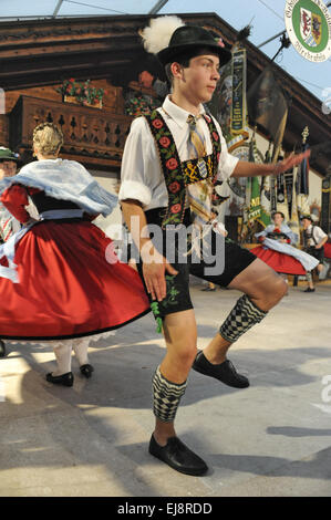 Danse historique typique de Bavière Banque D'Images