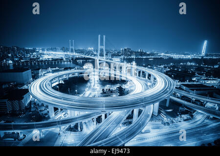 Shanghai nanpu bridge à soir Banque D'Images