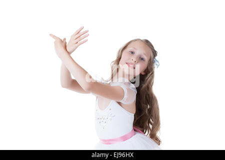 Jolie ballerine posant avec grâce à l'appareil photo Banque D'Images