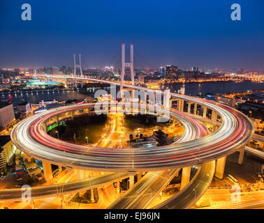 Shanghai nanpu bridge at night Banque D'Images