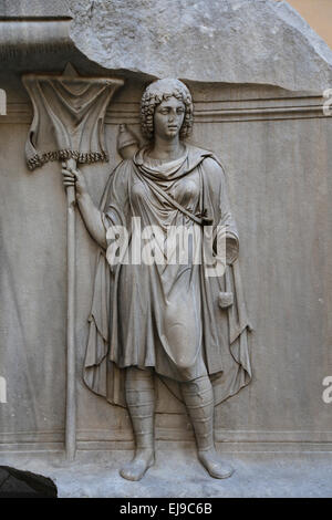 Relief d'une province soumise à Rome. Élément architectural du temple d'Hadrien. Les musées du Capitole. Rome. Italie Banque D'Images