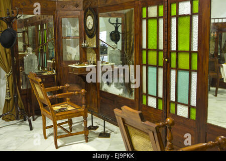 Weel préservé vintage barber shop, Badajoz, Espagne Banque D'Images