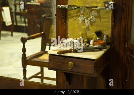 Weel préservé vintage barber shop, Badajoz, Espagne Banque D'Images