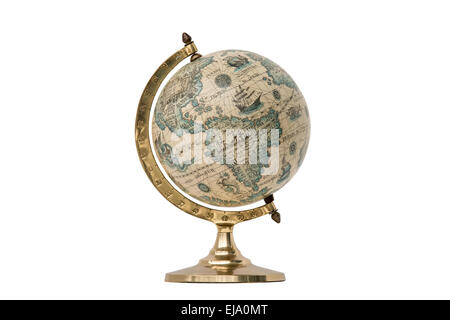 Globe Antique isolé sur fond blanc. Close up Studio. Montrant l'Amérique du Nord et Amérique du Sud. Banque D'Images